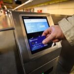 Ya se puede pagar el subte con tarjeta y celular en cinco estaciones