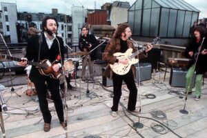 web-los-beatles-tocando-en-terraza